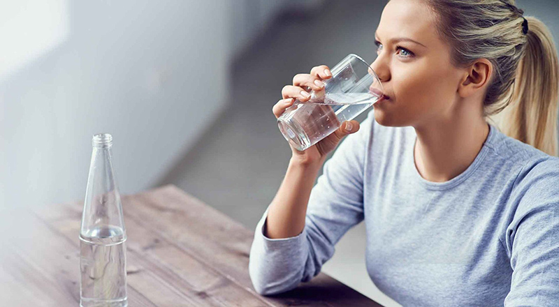 Uống đủ nước mỗi ngày vừa có sức khỏe tốt lẫn làn da xinh đẹp
